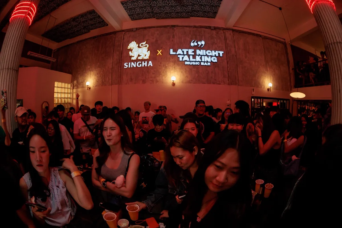 Photo 7 of 28 — Earth Patravee live · LATE NIGHT TALKING MUSIC BAR 1st Anniversary Free Concert · Chiang Mai