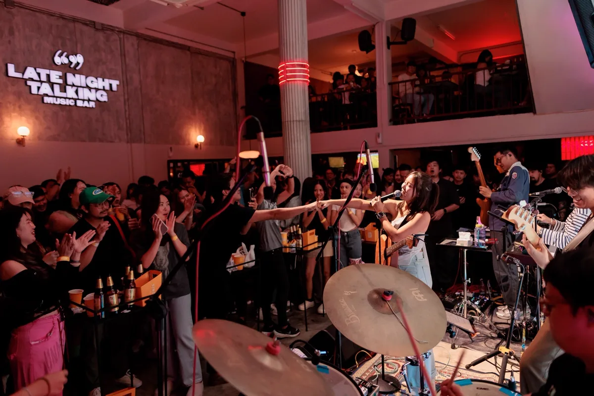 Photo 8 of 28 — Earth Patravee live · LATE NIGHT TALKING MUSIC BAR 1st Anniversary Free Concert · Chiang Mai