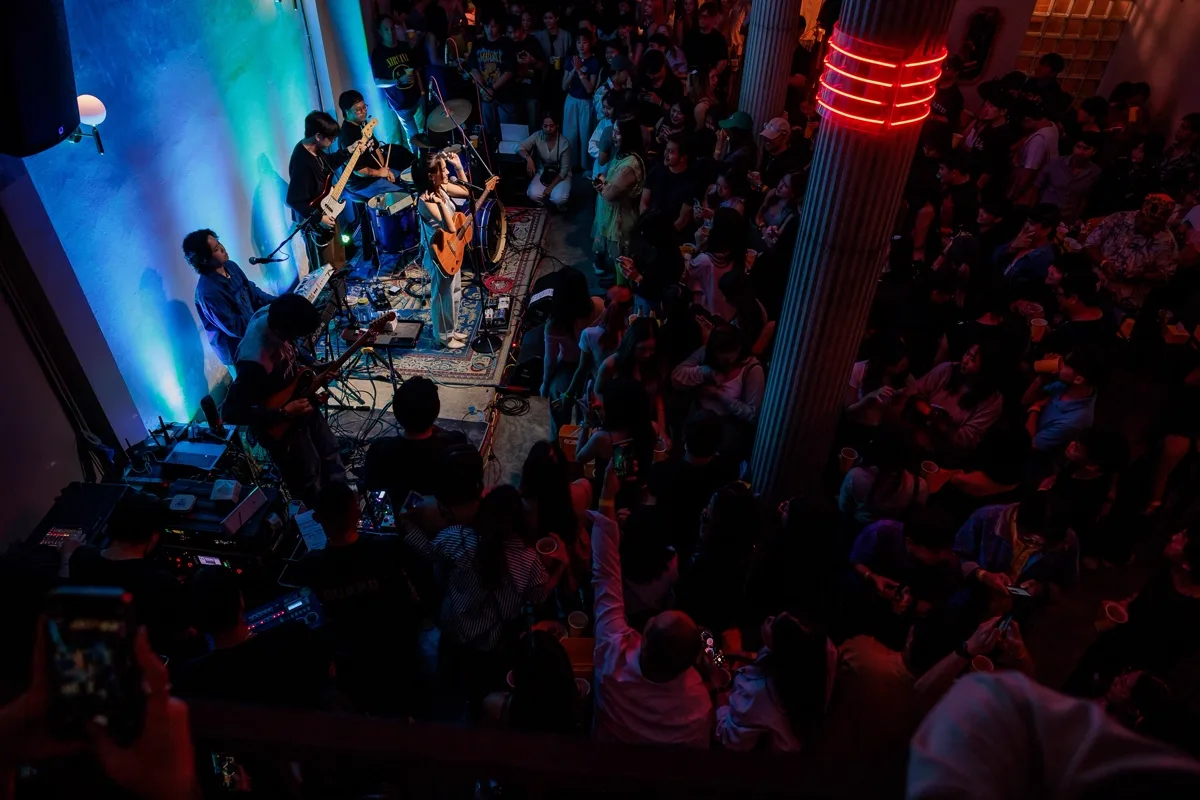 Photo 9 of 28 — Earth Patravee live · LATE NIGHT TALKING MUSIC BAR 1st Anniversary Free Concert · Chiang Mai