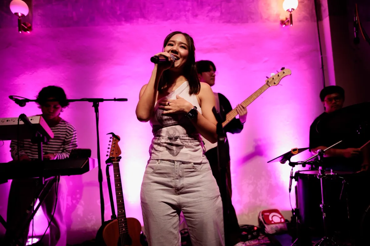 Photo 12 of 28 — Earth Patravee live · LATE NIGHT TALKING MUSIC BAR 1st Anniversary Free Concert · Chiang Mai