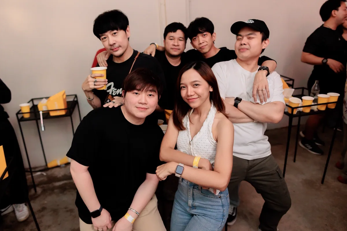 Photo 14 of 28 — Earth Patravee live · LATE NIGHT TALKING MUSIC BAR 1st Anniversary Free Concert · Chiang Mai