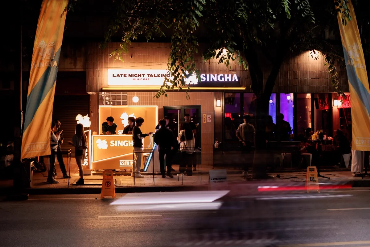 Photo 16 of 28 — Earth Patravee live · LATE NIGHT TALKING MUSIC BAR 1st Anniversary Free Concert · Chiang Mai