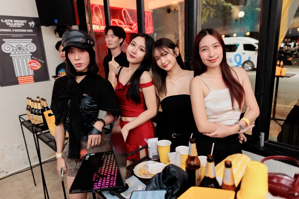 Photo 17 of 28 — Earth Patravee live · LATE NIGHT TALKING MUSIC BAR 1st Anniversary Free Concert · Chiang Mai