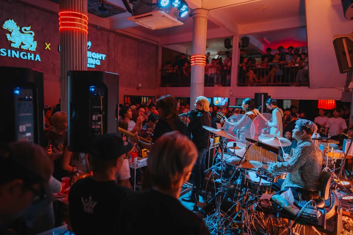 Photo 3 of 48 — Manutsawee (มนัสวีร์) live folk-rock at LATE NIGHT TALKING MUSIC BAR Chiang Mai