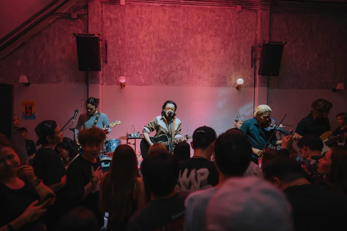 Photo 11 of 48 — Manutsawee (มนัสวีร์) live folk-rock at LATE NIGHT TALKING MUSIC BAR Chiang Mai