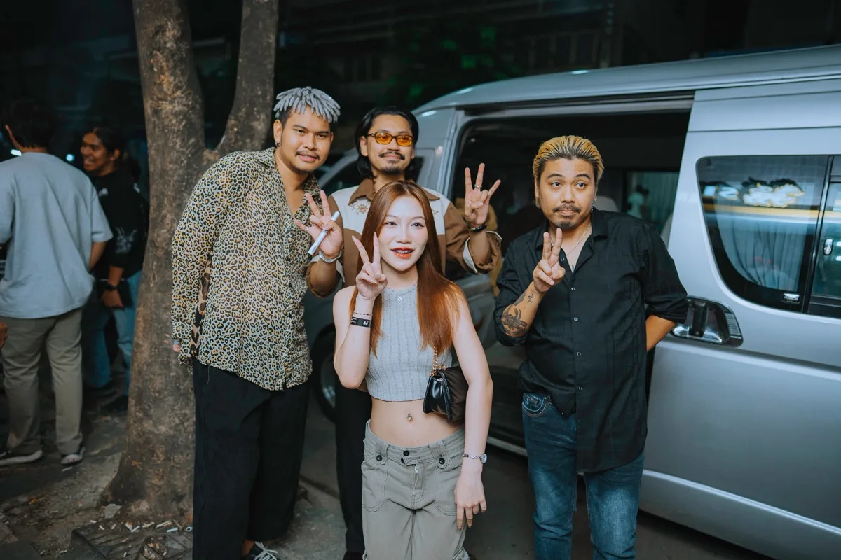 Photo 14 of 48 — Manutsawee (มนัสวีร์) live folk-rock at LATE NIGHT TALKING MUSIC BAR Chiang Mai